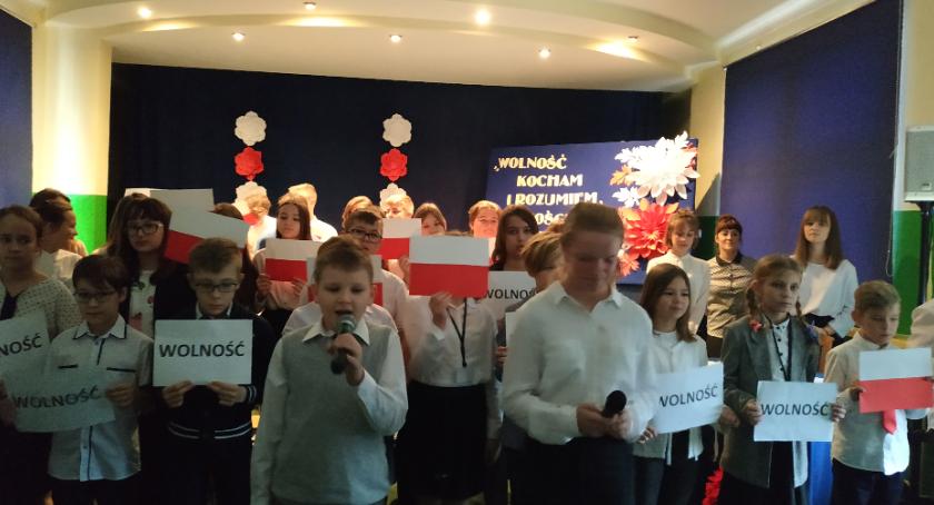 Uczniowie SP1 w Brześciu Kujawskim uczcili Święto Niepodległości