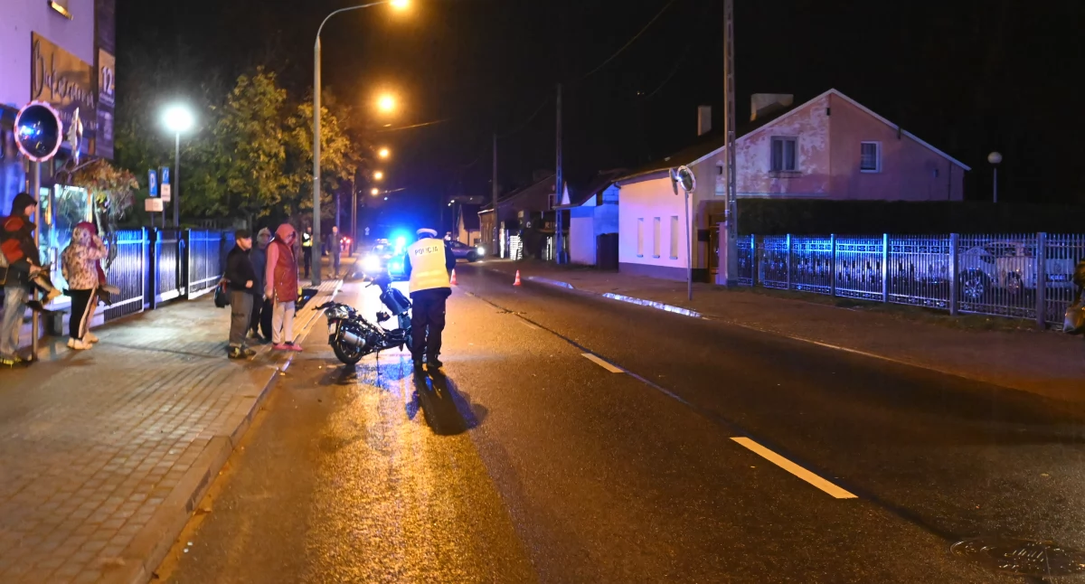 Wypadek na ulicy Stodólnej we Włocławku. Motocyklista trafił do szpitala [ZDJĘCIA, VIDEO]