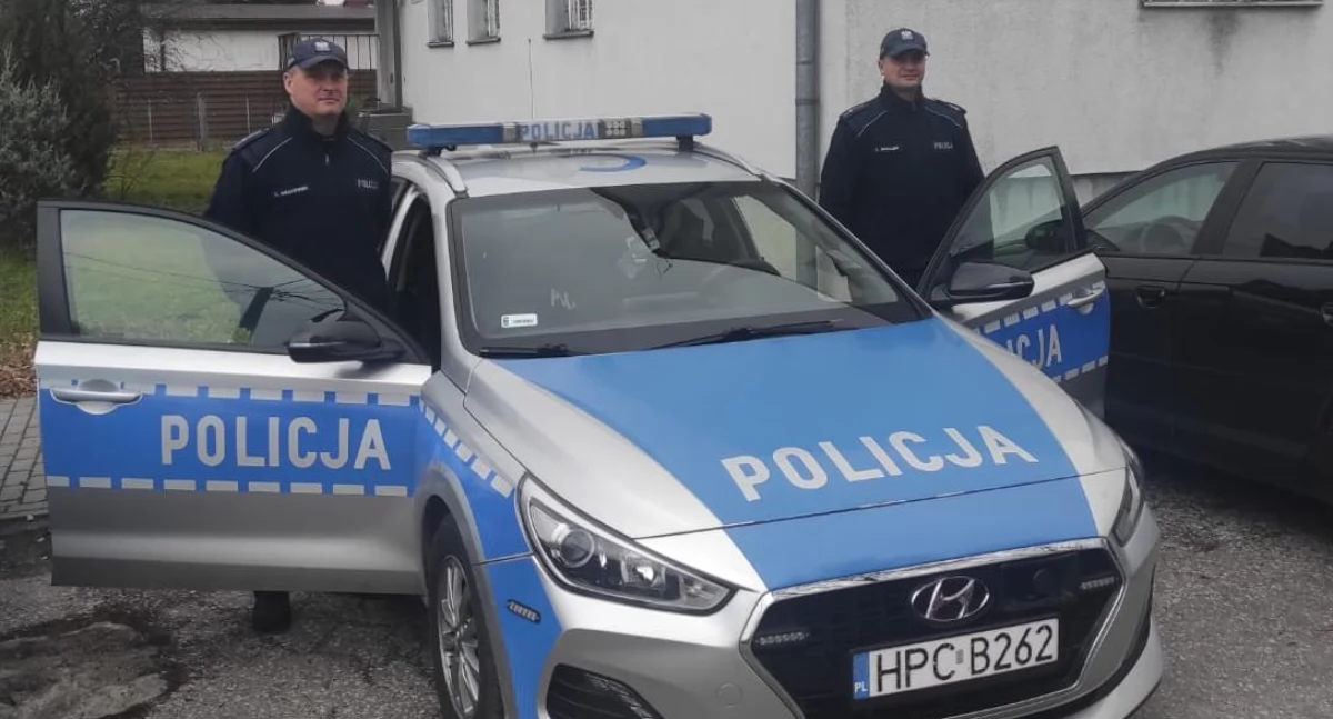 Nie odpuścili ani chwili. Policjanci uratowali 30-latka, który ugrzązł w bagnie i chciał odebrać sobie życie