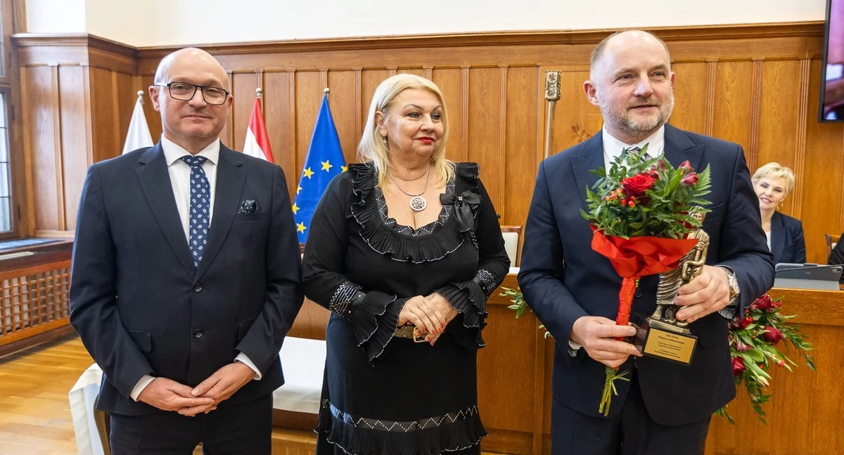 Sesja sejmiku województwa: 2025 ustanowiony Rokiem Dzieci i Młodzieży [ZDJĘCIA]