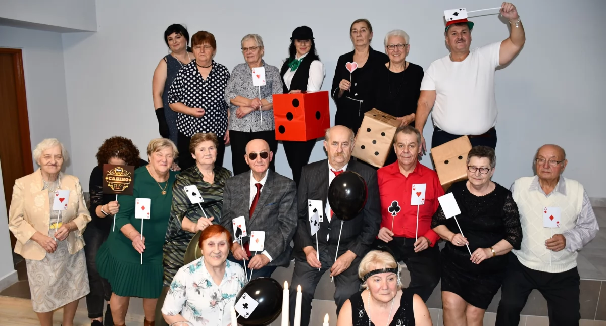 Spotkania dla seniorów w Siemnówku – Casino Royal rozbawiło uczestników!