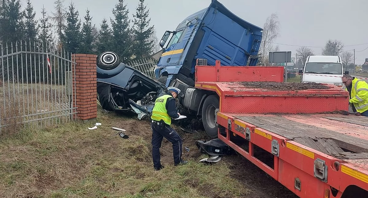 Tragiczny wypadek na DK67 w Borku: 37-letni Kierowca osobówki zginął w zderzeniu z ciężarówką
