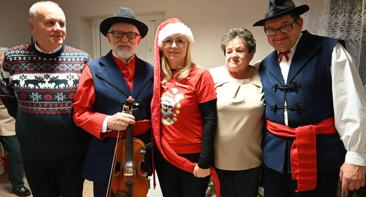 Magiczne Mikołajki w Wistce Królewskiej – Święty Mikołaj, Prezenty i Folklor! [ZDJĘCIA]