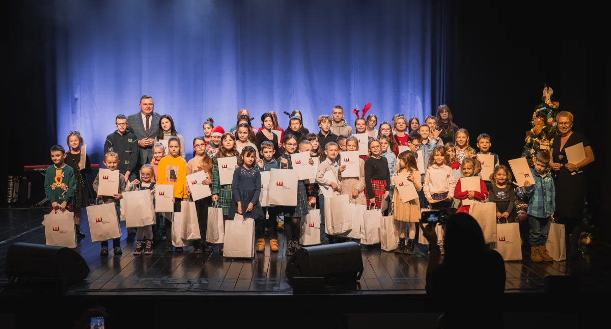 Magia Świąt w Powiecie Włocławskim – Wyjątkowe Spotkanie Świąteczne w Brzeskim Centrum Kultury „Wahadło”