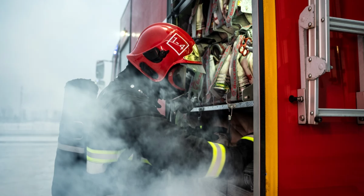 Pożar śmieci o poranku! Strażacy walczyli z ogniem we Włocławku