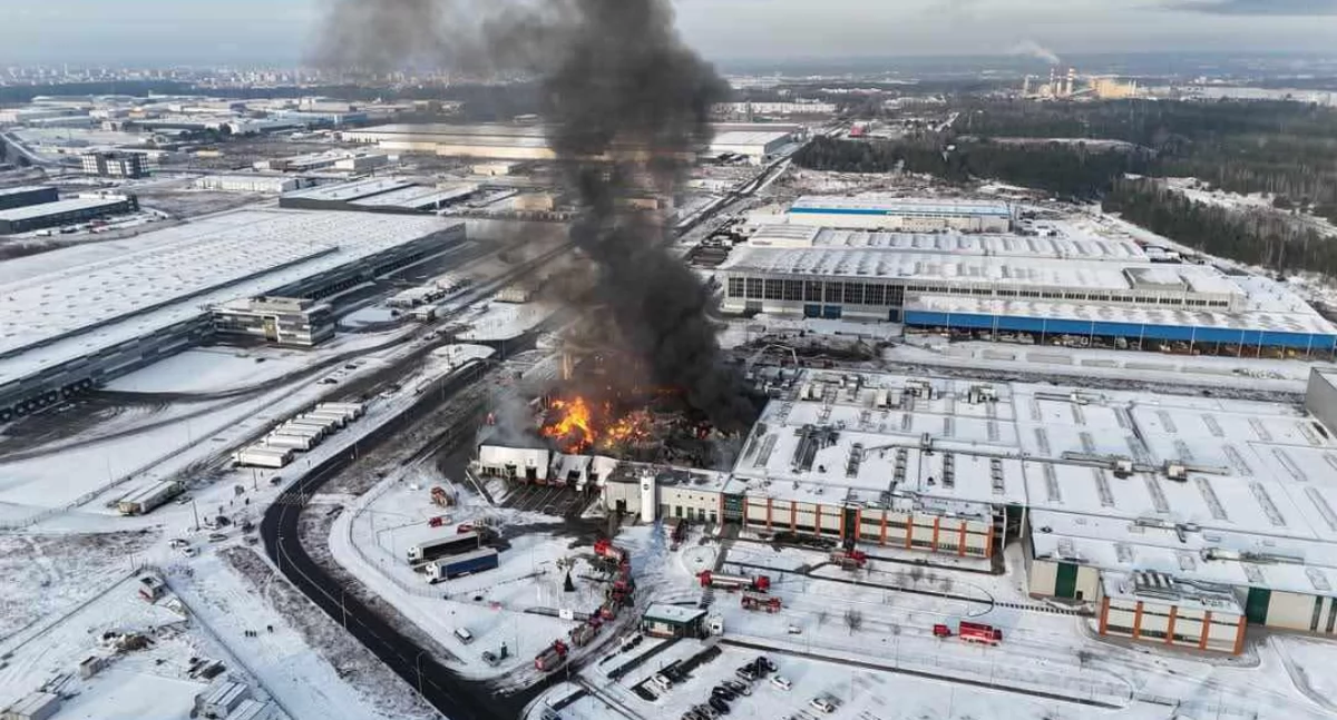 Gigantyczny pożar w Bydgoszczy. 57 jednostek straży w akcji. Zniszczeniu uległo 2000 m² hali! 