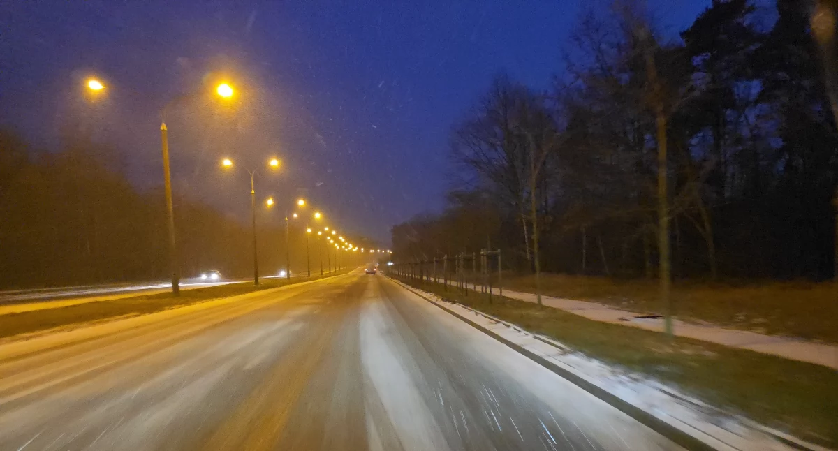 Ślizgawka we Włocławku i okolicach! IMGW ostrzega przed oblodzeniem
