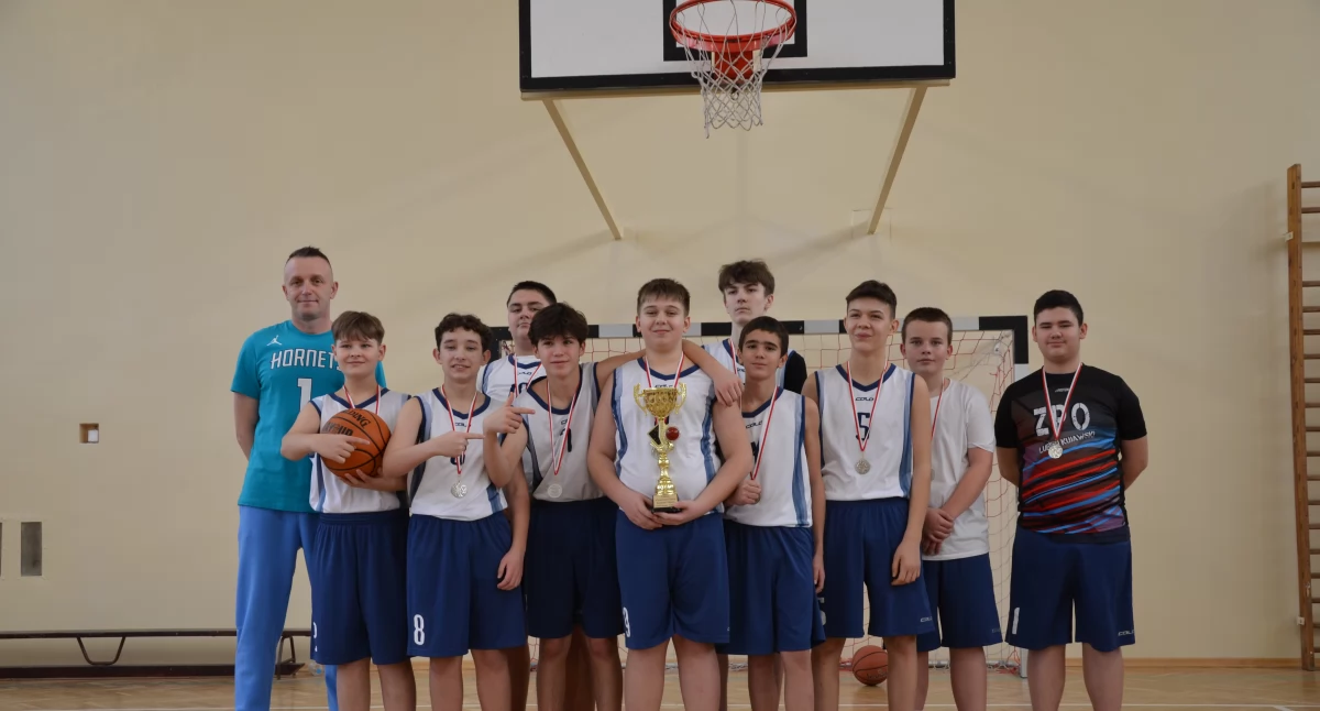 Noworoczny turniej koszykówki w Lubieniu Kujawskim: Sportowe zmagania i emocjonująca rywalizacja