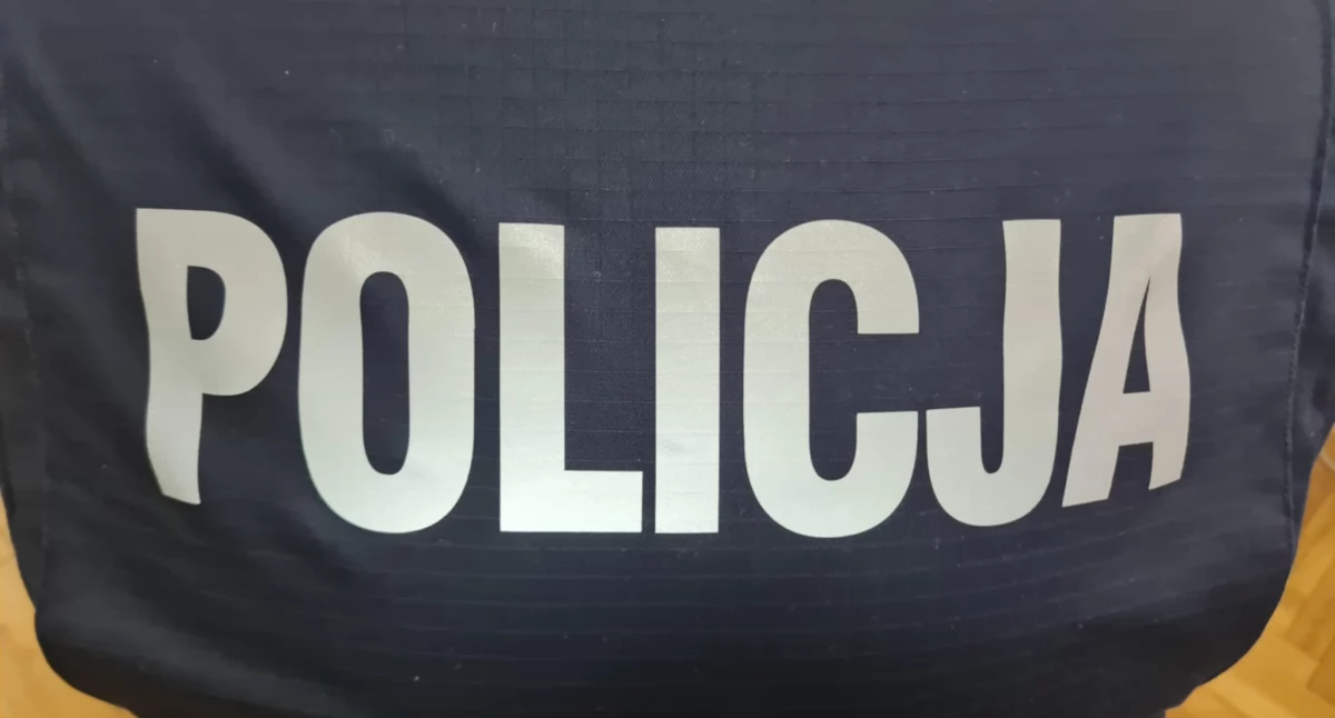 Skopali pracownika sklepu podczas kradzieży w regionie. Sprawców było pięciu w wieku 17–21 lat
