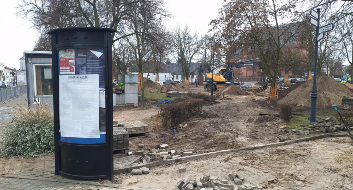 Historyczne odkrycie w centrum Brześcia Kujawskiego: Średniowieczne fundamenty i ślad po Piłsudskim