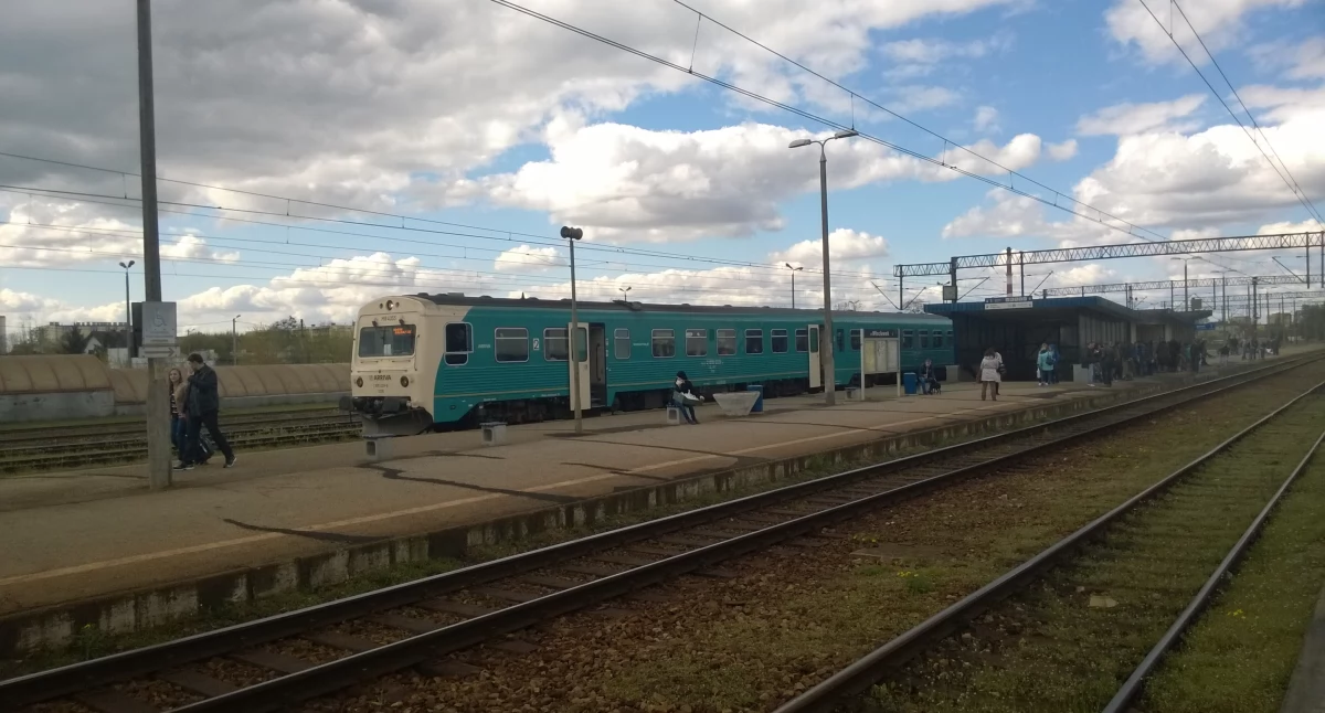 Tragiczny wypadek na torach we Włocławku. Nie żyje 30-letni mężczyzna