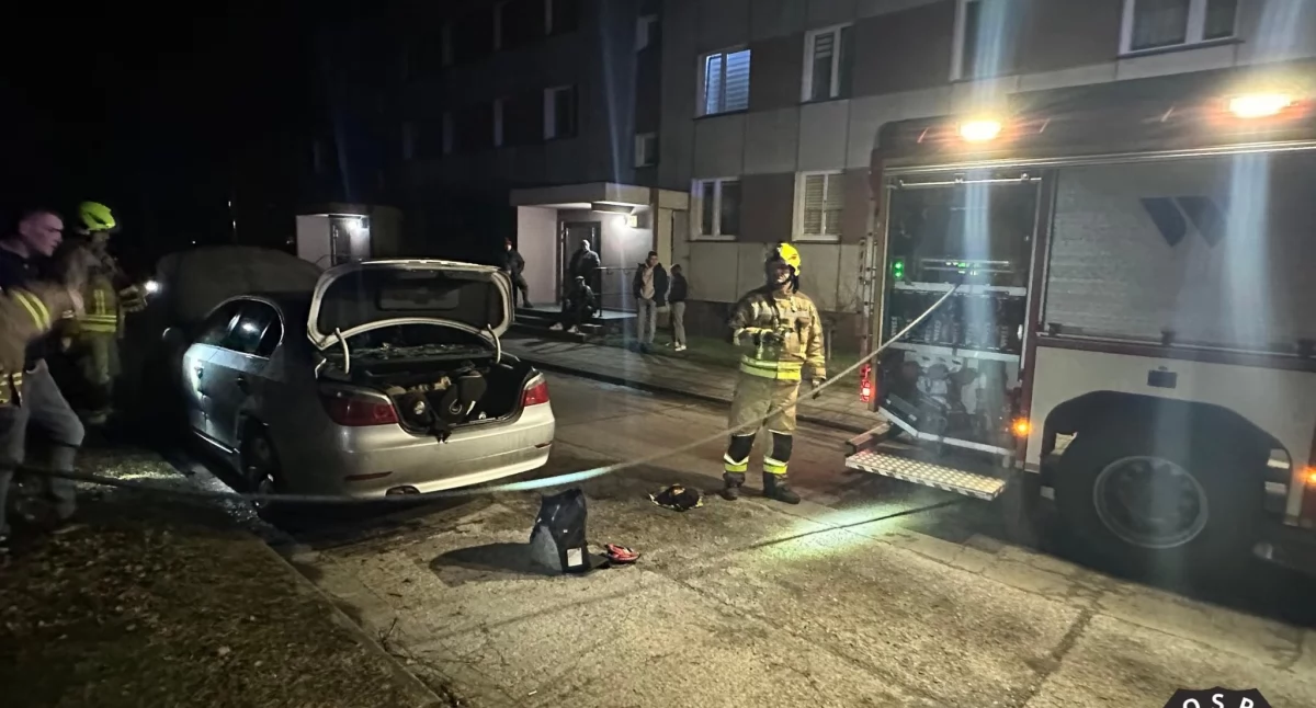 Wybuch ognia na ulicy Traugutta w Brześciu Kujawskim! Zapalił się samochód