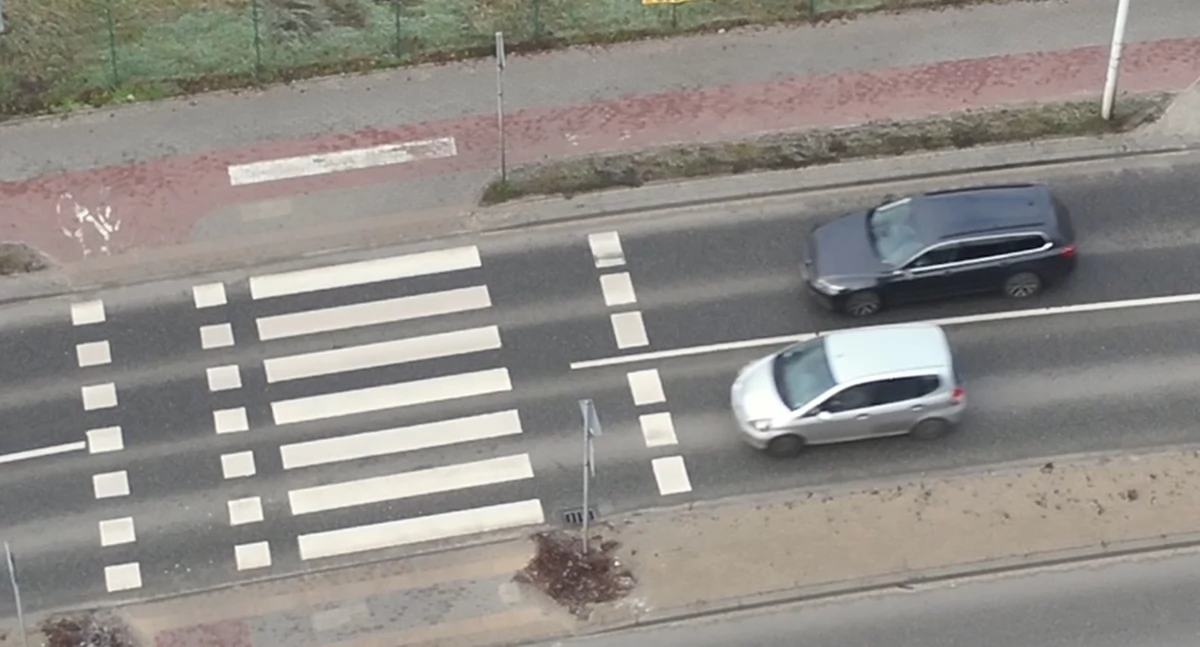 Dron w akcji! Policja sprawdza, kto łamie przepisy na przejściach