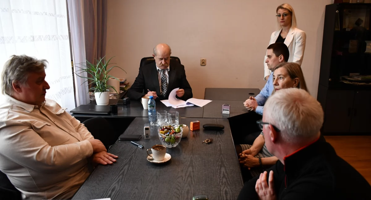 Nowe mieszkania i przestrzeń dla NGO! Rusza przebudowa budynków komunalnych w Lubrańcu