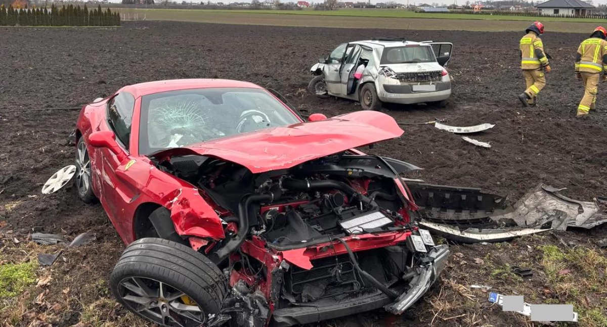 Ferrari zderzyło się z renault – 19-latek stracił prawo jazdy