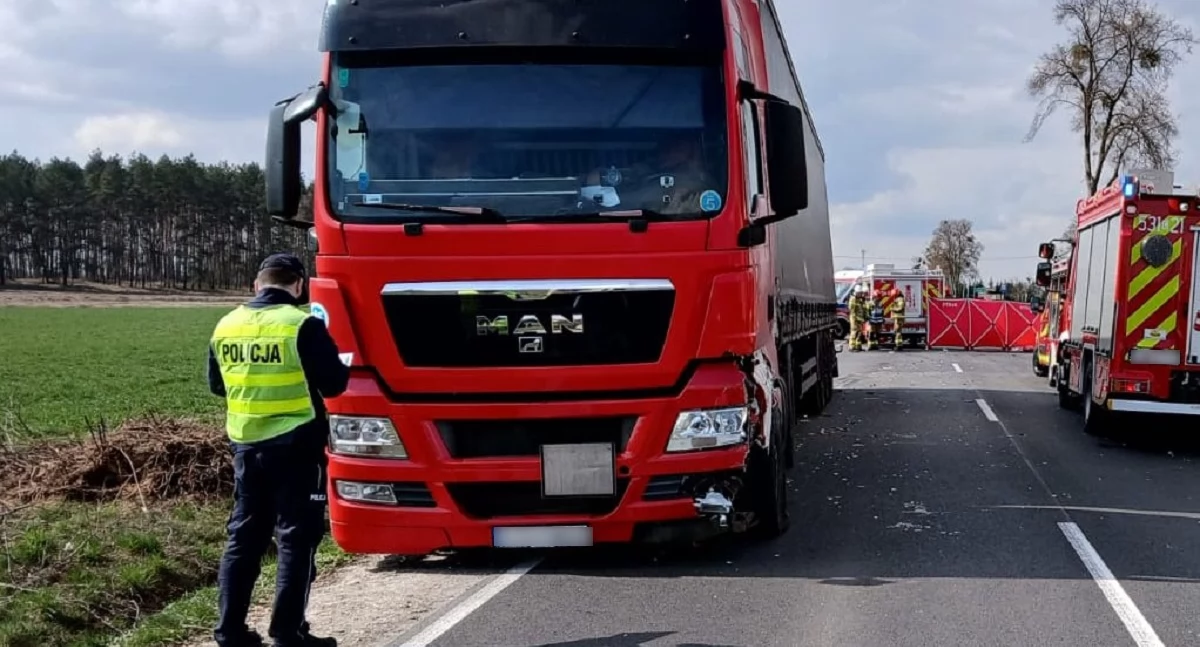 Tragedia regionie. Motocyklista zginął w czołowym zderzeniu z ciężarówką