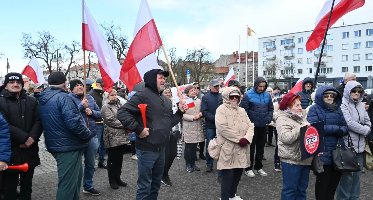 Włocławek protestuje! Pikieta #StopNielegalnejImigracji przed Urzędem Miasta [WIDEO]