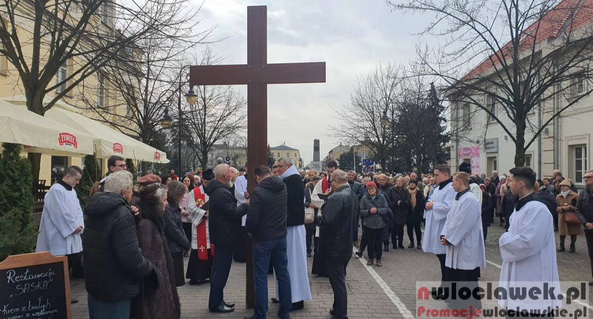 Droga Krzyżowa Włocławek 2025 – kiedy i gdzie? Sprawdź terminy i trasy trzech procesji