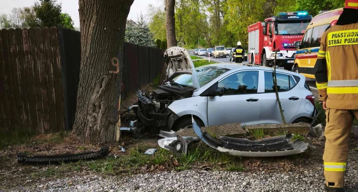 Wypadek w Bogucinie. 74-latka straciła panowanie nad samochodem