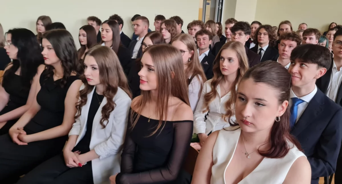 Zakończenie roku szkolnego klas maturalnych LMK we Włocławku 2025 – emocje, podziękowania i nowe wyzwania