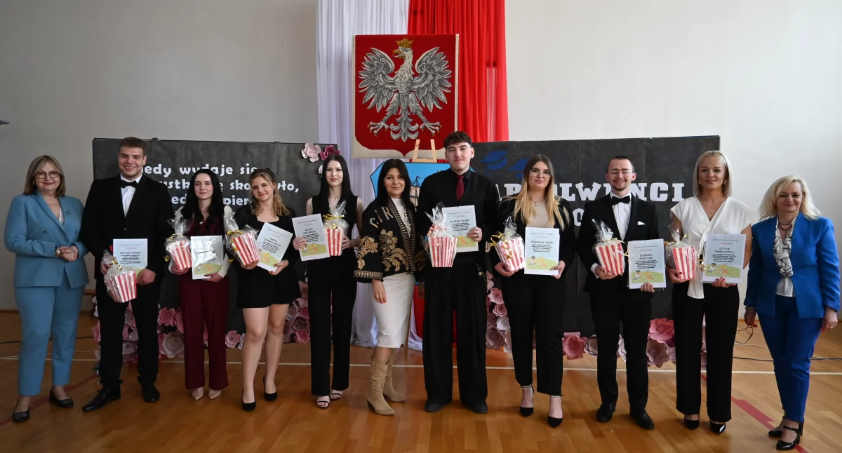 Zakończenie klas maturalnych Ekonomik Włocławek 2025 – zobacz, jak świętowali uczniowie! (ZDJĘCIA, VIDEO)