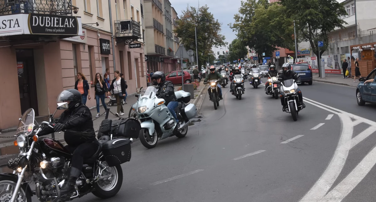 Majówka Włocławek 2025 – Parada motocykli, skoki spadochronowe i koncerty na lotnisku w Kruszynie!
