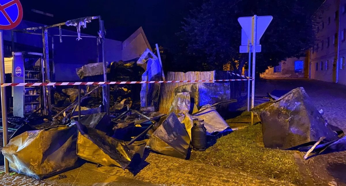 Nocny pożar na bulwarach we Włocławku. Spłonęła smażalnia ryb