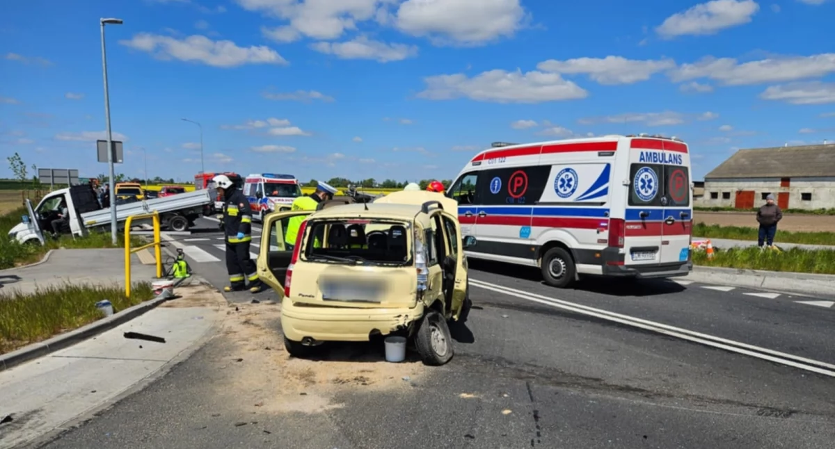 Poważny wypadek na obwodnicy Lubrańca. DW 270 całkowicie zablokowana, są ranni