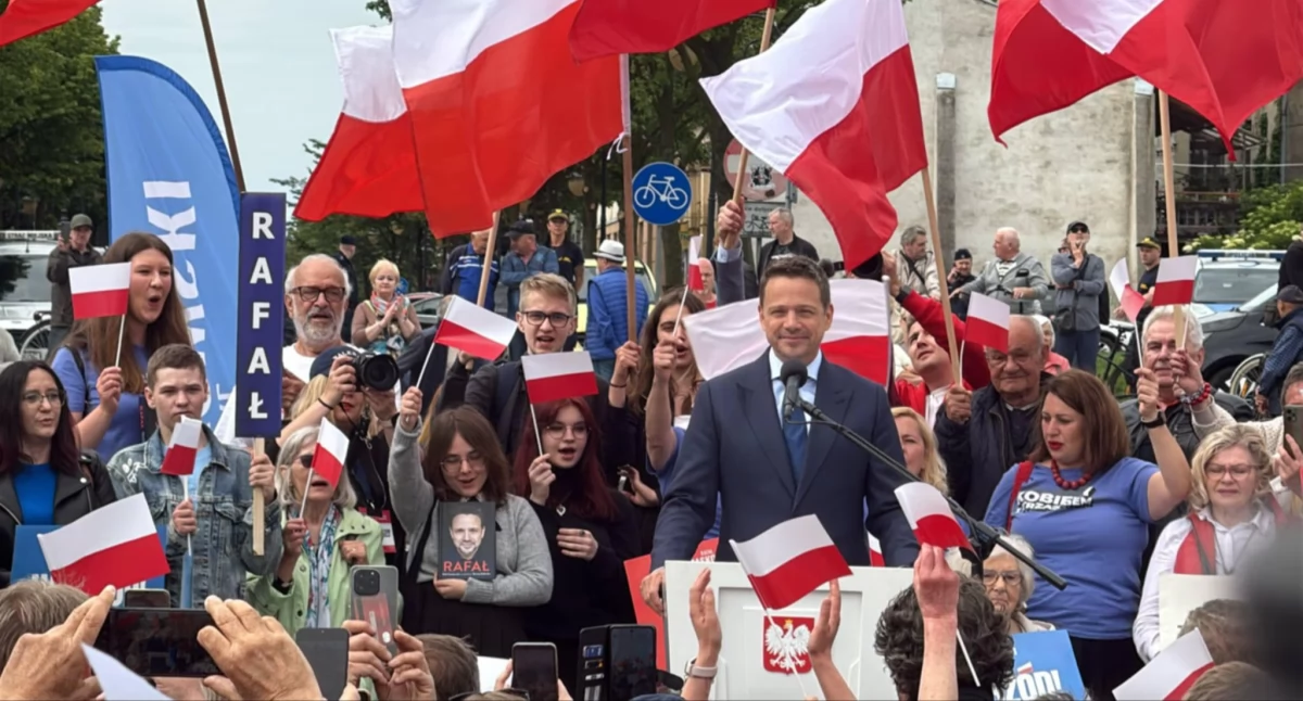 Rafał Trzaskowski we Włocławku. Mieszkańcy przyszli na spotkanie na Starym Rynku