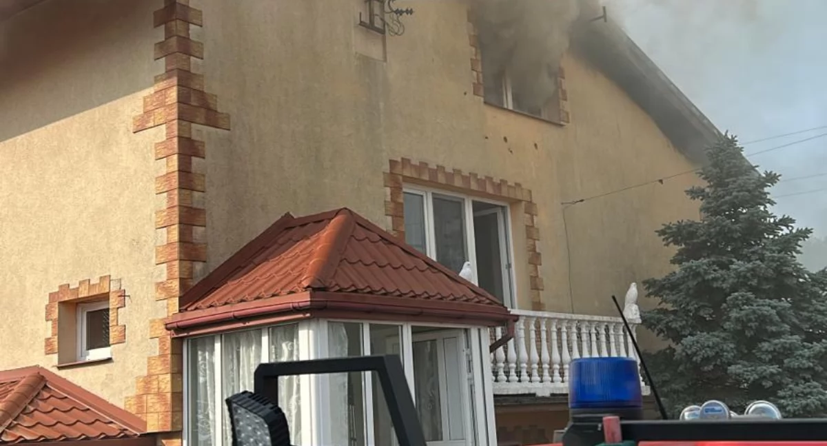 Pożar domu w Lubieniu Kujawskim! 6 zastępów straży walczy z ogniem – akcja trwa