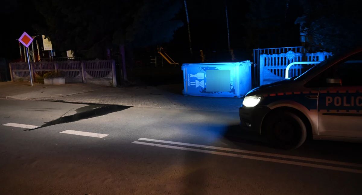 Toaleta na drodze przy pasach w Smólniku? Zaskakująca interwencja policji późnym wieczorem