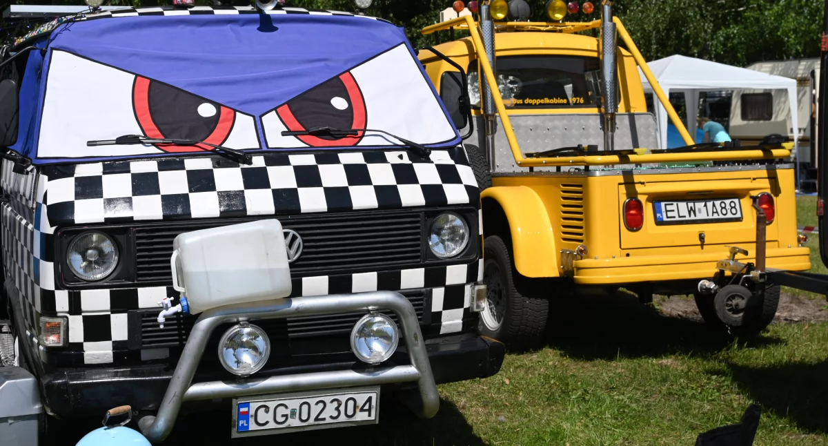 XIV Zlot Garbusów nad Jeziorem Lubiechowskim – Akademia Fanów VW Kleksa, koncerty i retro atrakcje