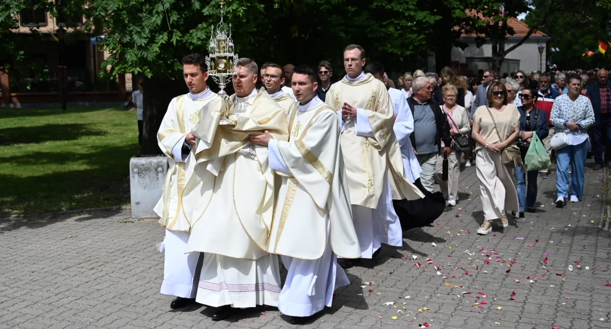 Włocławek: Procesja Bożego Ciała 2025 – Msza Święta i uroczysty pochód ulicami miasta
