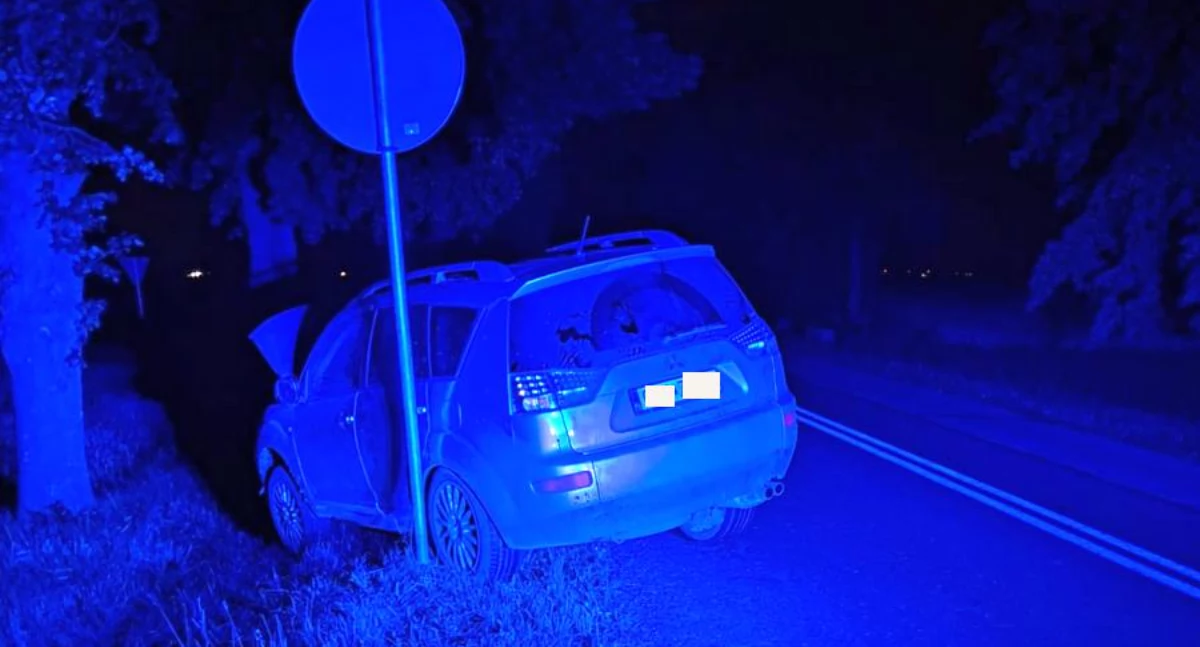 Zostawił auto na drodze i zniknął. Policja odholowała pojazd
