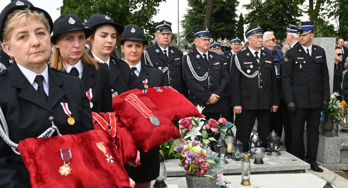 Pogrzeb Juliana Pawłowskiego – Lubraniec pożegnał 103-letniego strażaka i społecznika