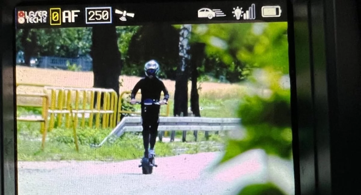 14-latek na hulajnodze 56 km/h. Policjanci nie mieli wątpliwości