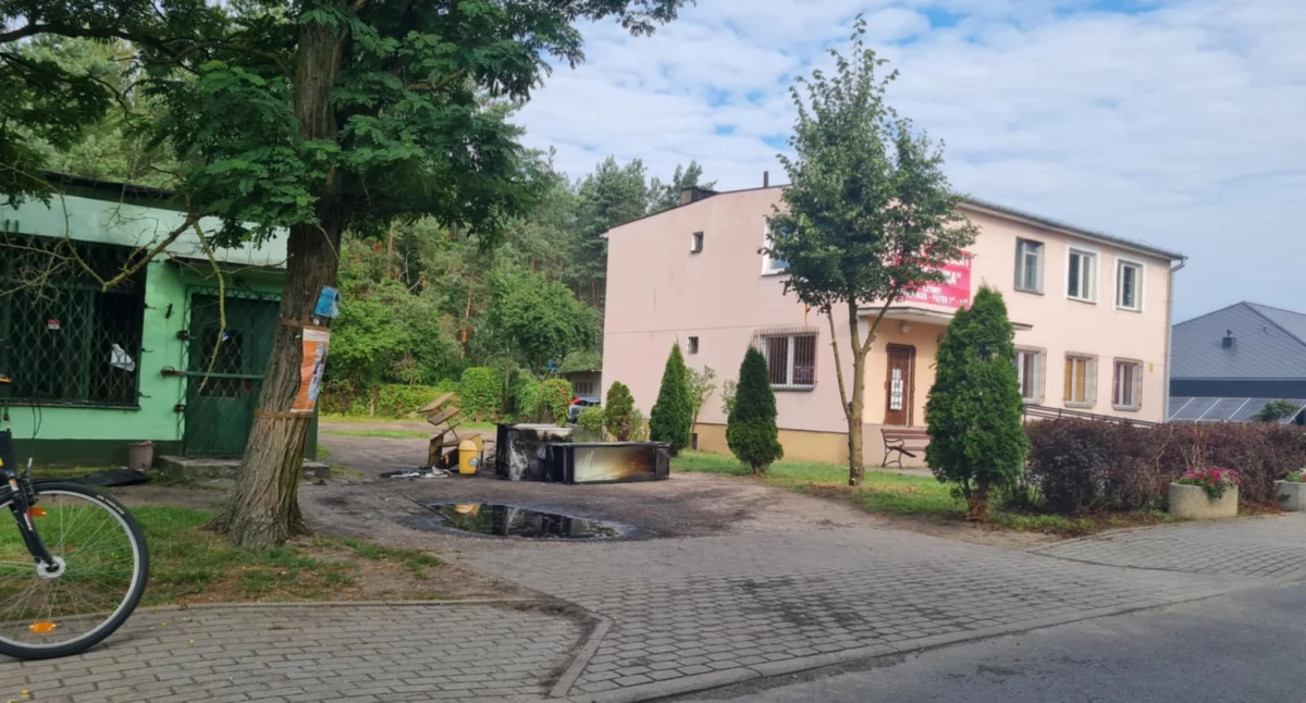 Nocny pożar sklepu spożywczego w Smólniku. Duże straty