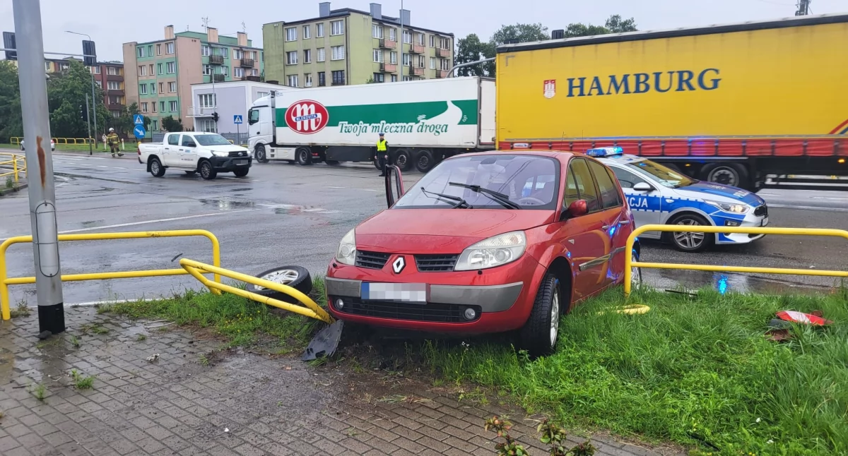 Śmiertelny wypadek na DK10. Pasażerka nie przeżyła, policja wyjaśnia okoliczności tragedii