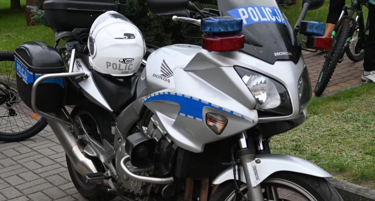 Motocyklista ranny po zderzeniu z mazdą w Osadzie Rybnica