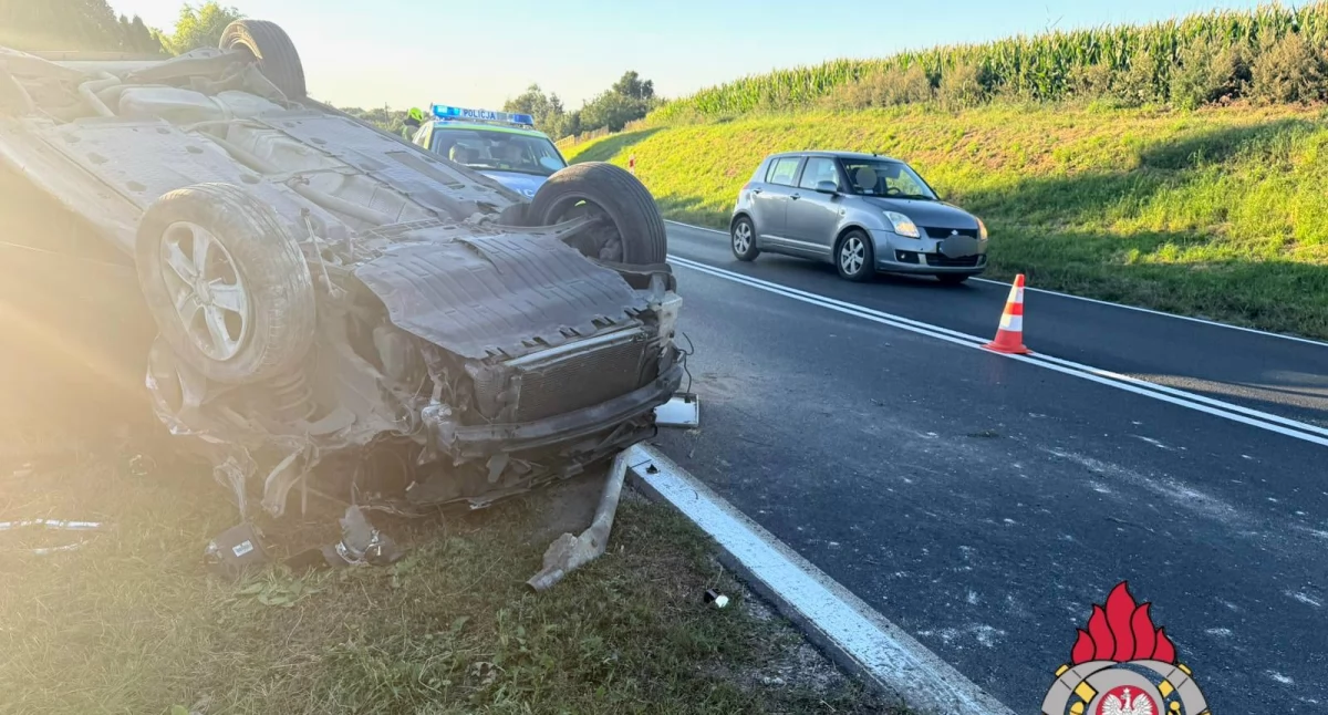 Dachowanie w Grębocinie: Kierowca rozmawiał przez telefon i stracił panowanie nad autem
