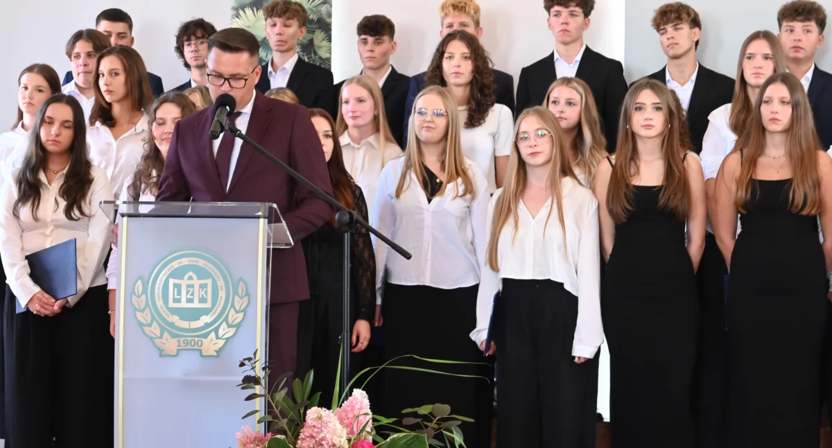 Miejskie rozpoczęcie roku szkolnego 2025/2026 w LZK. Szkoła z historią, która łączy pokolenia [ZDJĘCIA]