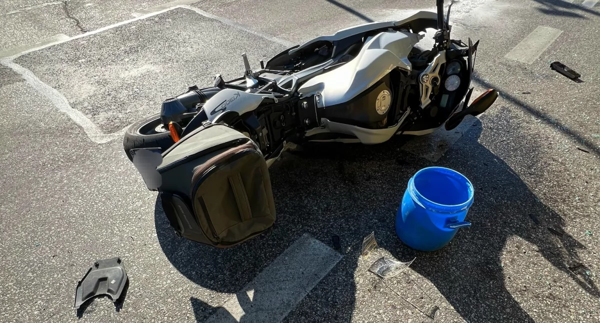 Zderzenie motocykla z Volvo na DK91. Jedna osoba trafiła do szpitala