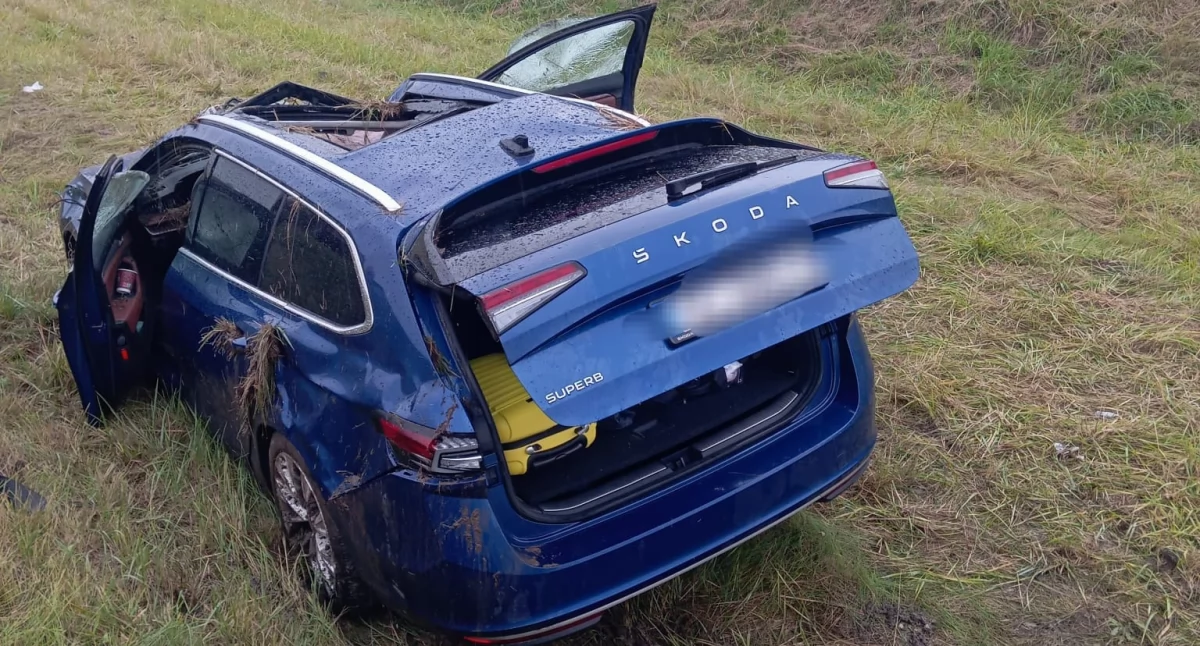 Dachowanie Skody na A1 pod Włocławkiem. Jedna osoba w szpitalu