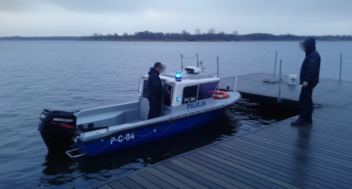 Kłusownicy z sieciami namierzeni na jeziorze. Nocna akcja policji