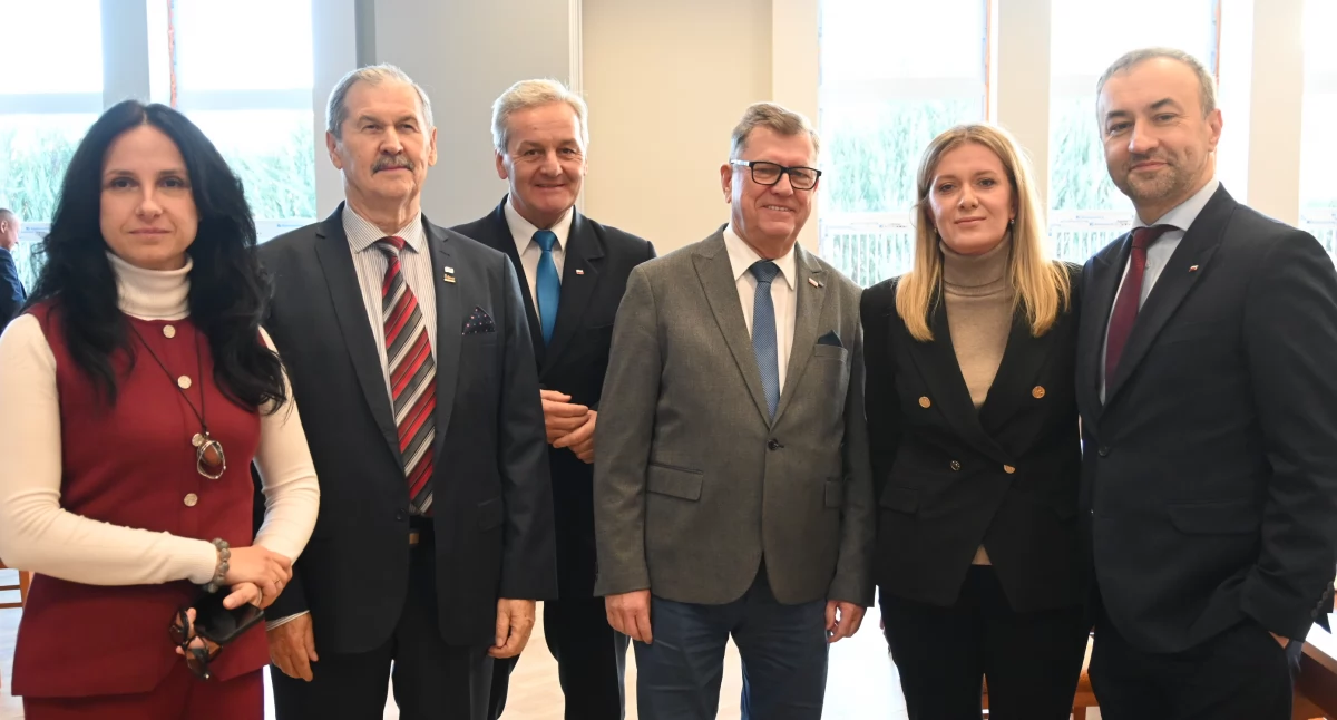 Podwyżki stawek podatku zatwierdzone we Włocławku. PiS mówi o kolejnym podatku w drodze