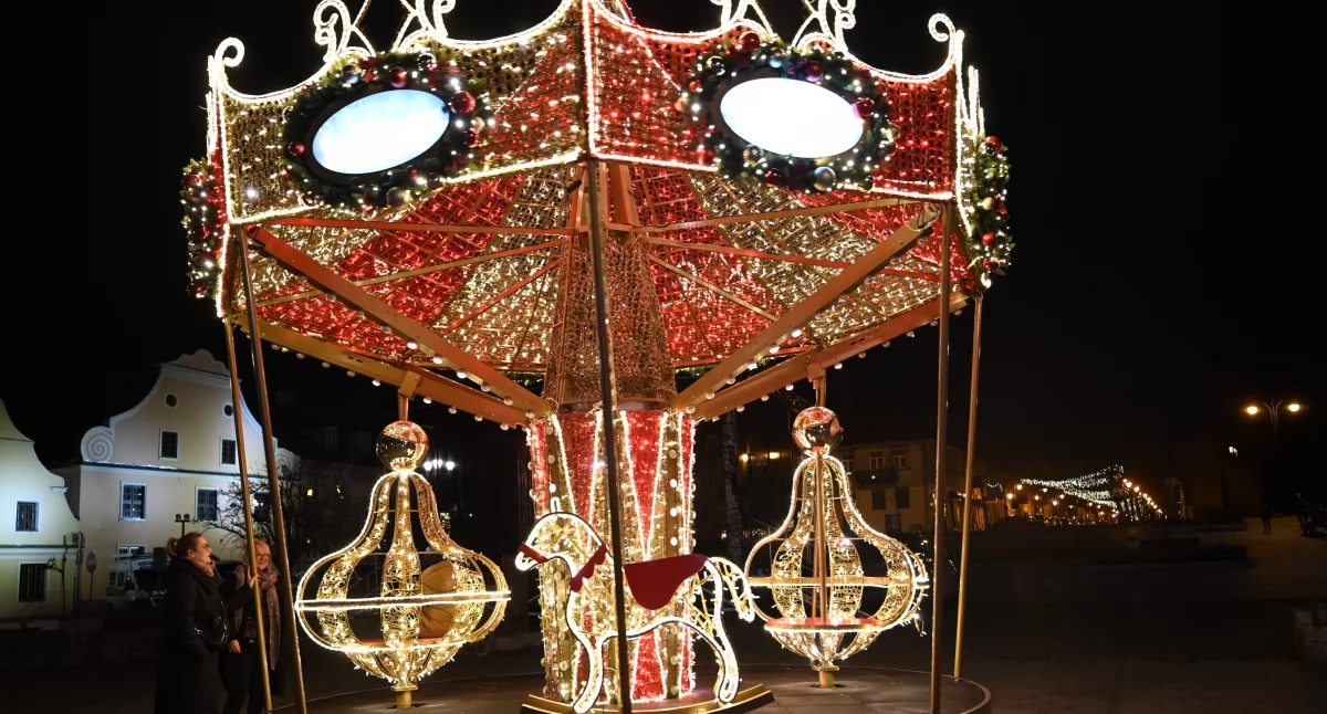 Włocławski Jarmark Bożonarodzeniowy 2025 już jutro. Zobacz, jak Włocławek wystroił się na święta