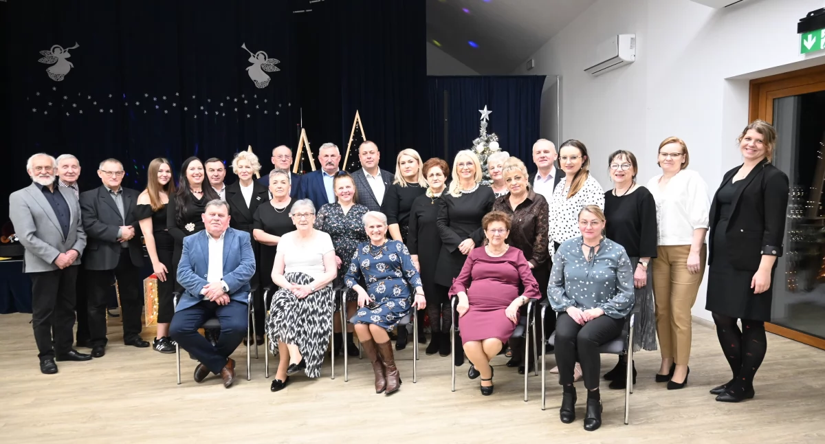 Opłatek, tradycja i wspólnota. Świąteczne spotkanie Zespołu Folklorystycznego Smólnik i KGW Smólnik