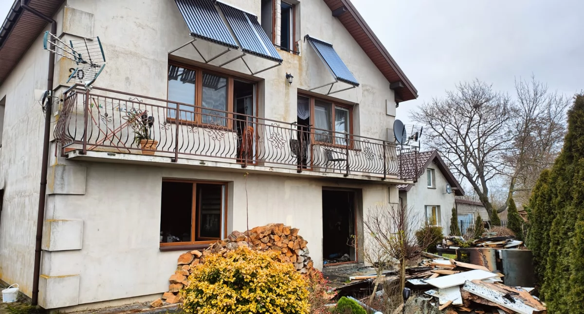 Pożar domu w powiecie włocławskim. Mieszkańców ewakuowano, 7 zastępów straży w akcji