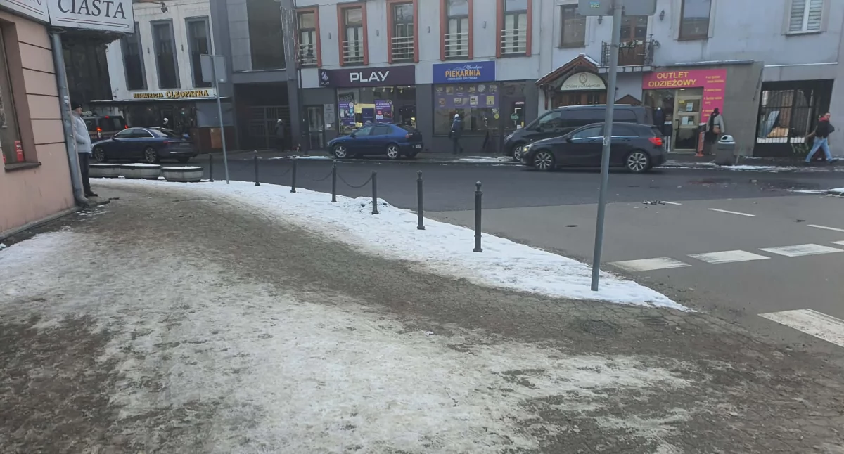 Gdy miasto zamienia się w lodowisko. Radny pyta o skuteczność służb