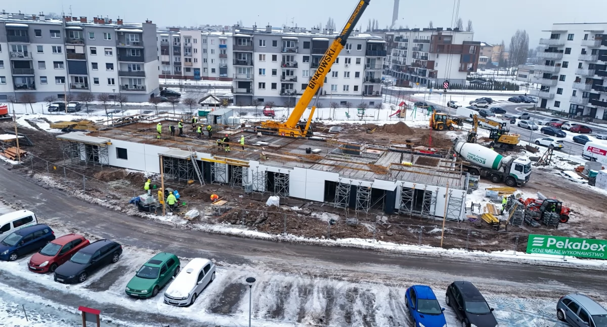 Nowy blok przy Celulozowej we Włocławku coraz wyższy. Kiedy zakończenie budowy?